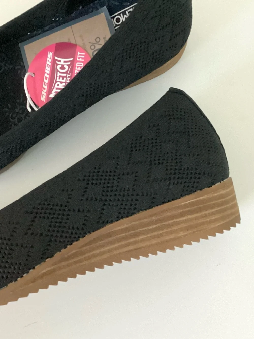 \Skechers\ NWT Cleo Knit Slip-Ons